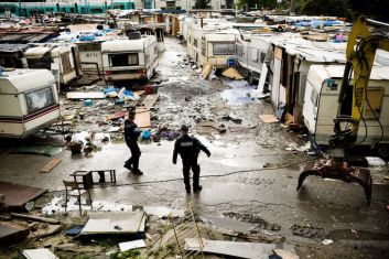 686913-dementelement-camp